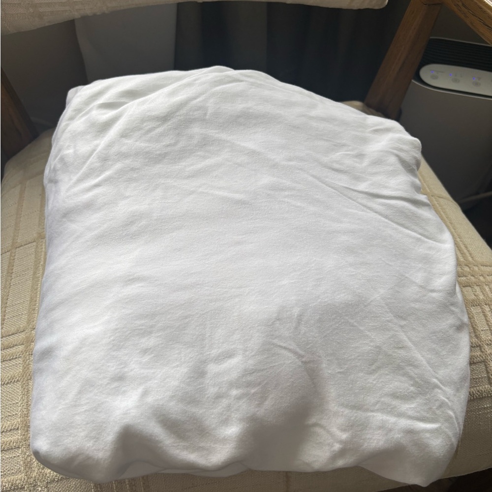 Elegant White Duvet Cover Set - Picture 4 of 5